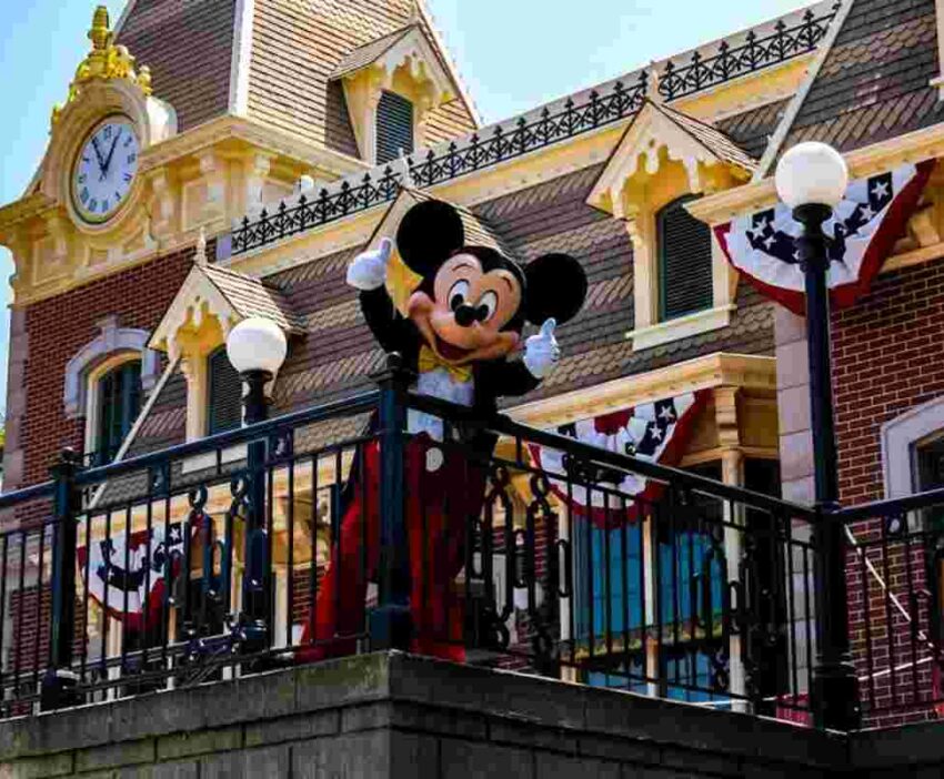 Weekday vs. Weekend: When Is the Best Time to Visit Disneyland?